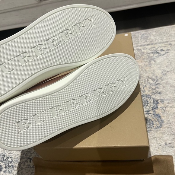 BURBERRY Brand New
Perforated Check Dégradé Leather Sneakers
SUGAR PINK - Picture 3 of 3